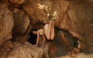 Cave nude bebe 