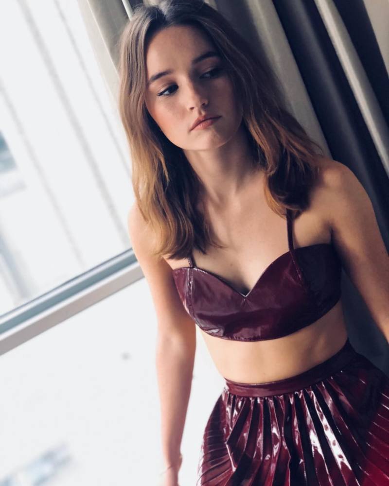 Kaitlyn dever nudography